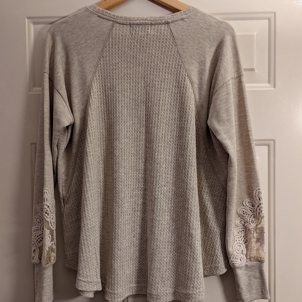 Brand New Size Small Cream Color Long Sleeve With A Little Lace Jun & Ivy Top